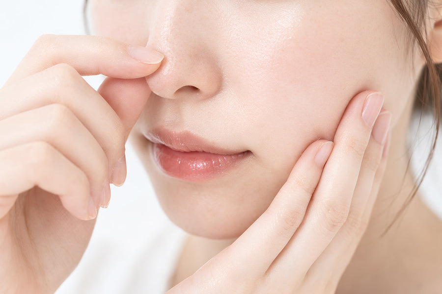 いちご鼻・小鼻の黒ずみの原因とは？毛穴を目立たせないための角質ケア
